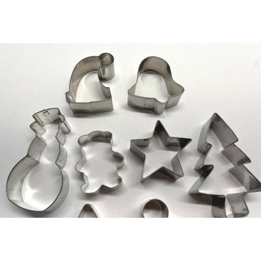 Vintage Christmas Cookie Cutters Lot of 8 Metal Star Bell Hat Snowman Bear Tree - Picture 9 of 13